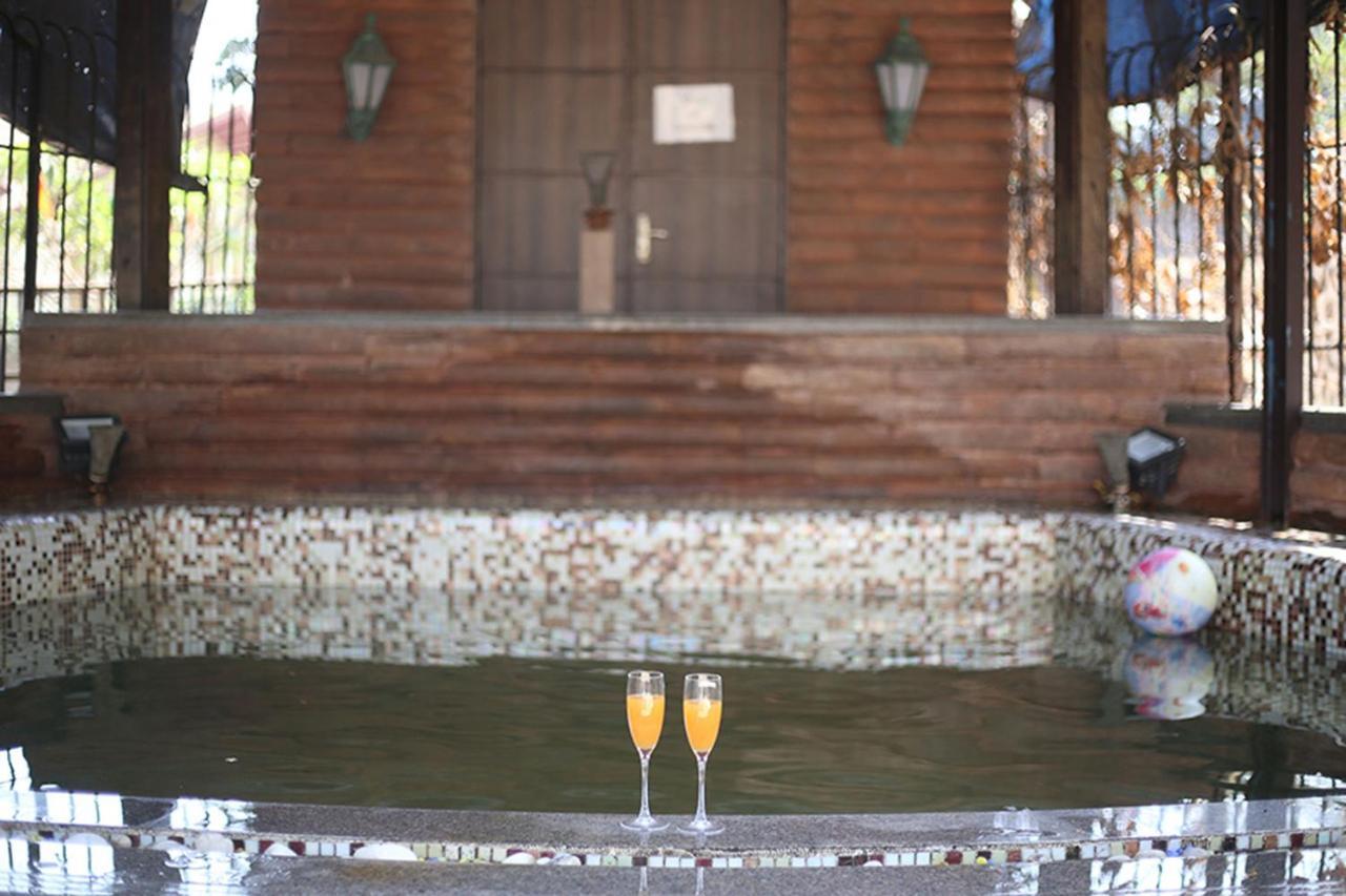 The Boulevard Villa By Veo - Part Of Stayvista Lonavala Kültér fotó
